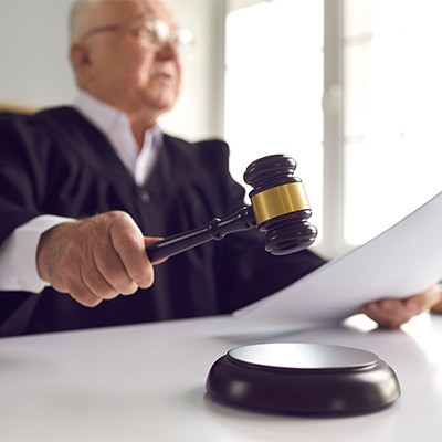 Betekening vonnis door een gerechtsdeurwaarder in Luik